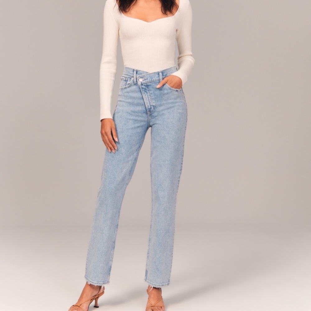 Abercrombie & Fitch Ultra High Rise 90s Straight Jeans